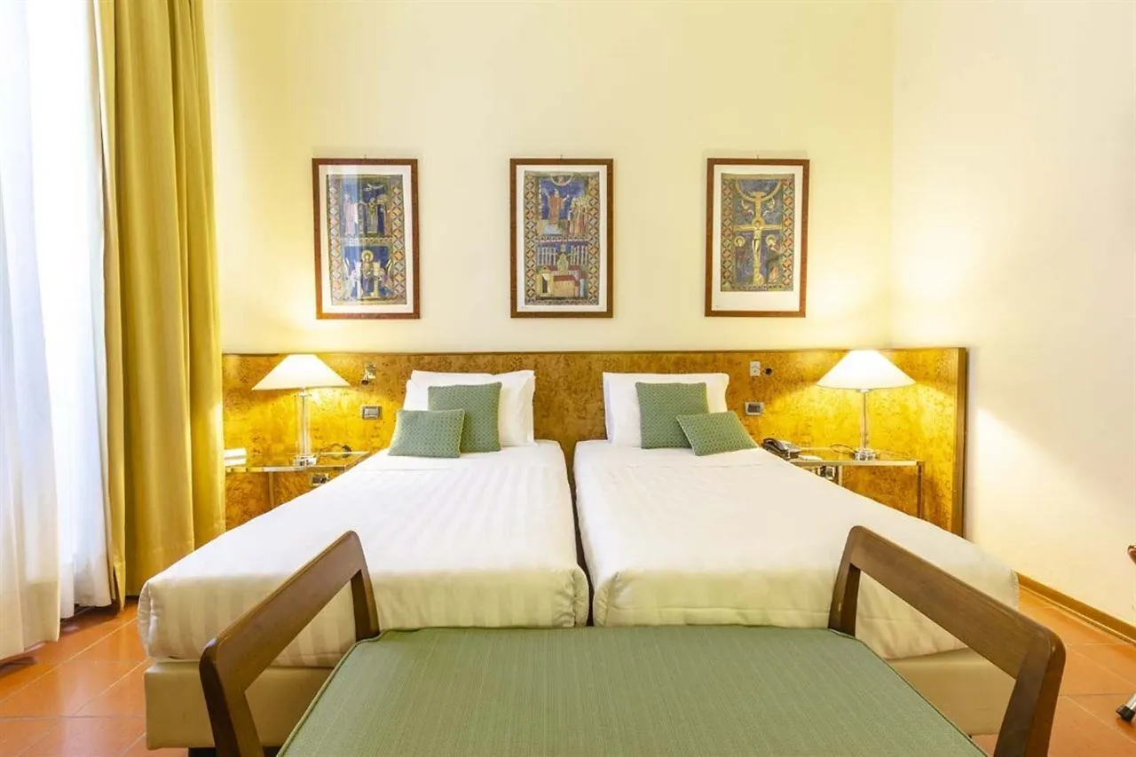 Hotel Ilaria Lucca 4*,