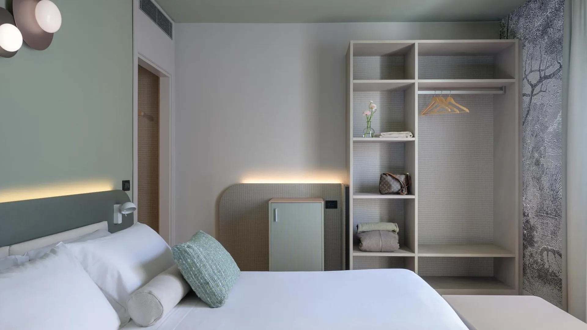 Hotel Ilaria Lucca 4*,  Italy