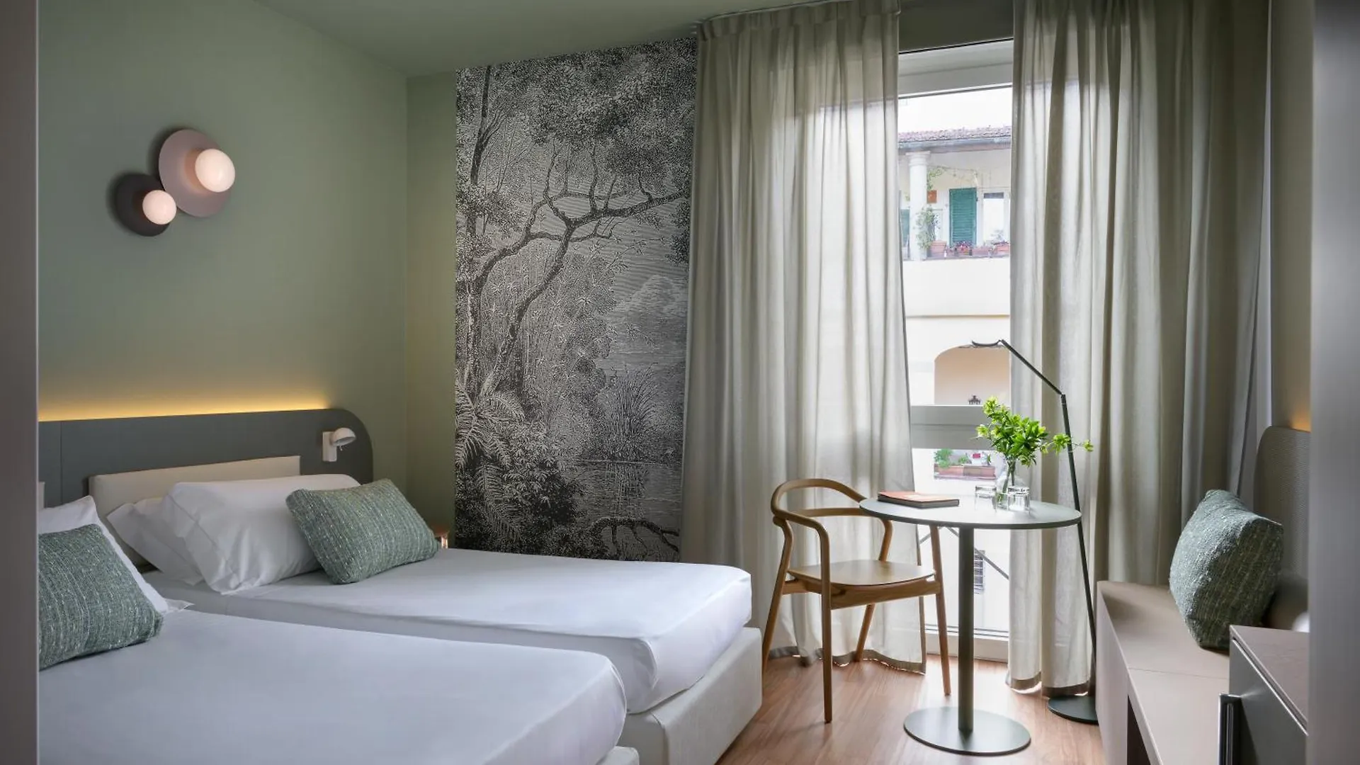 Hotel Ilaria Lucca 4*,