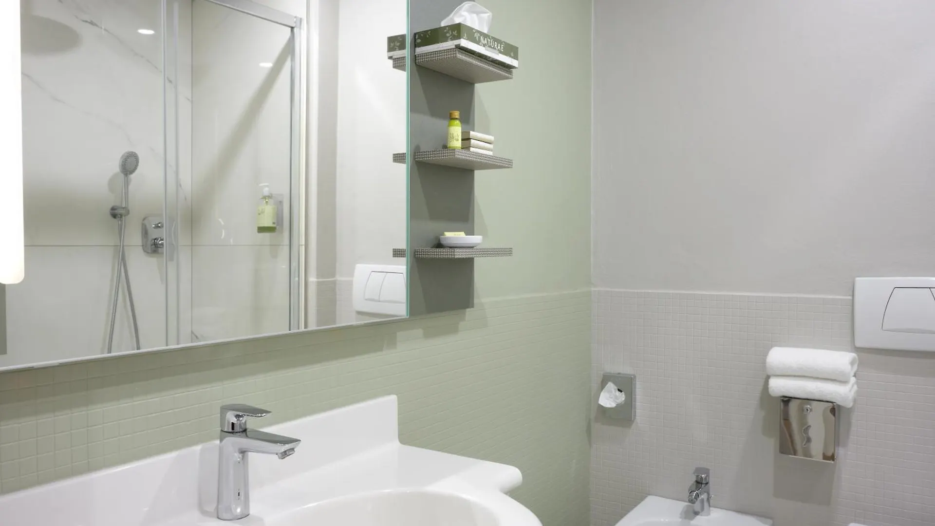 Hotel Ilaria Lucca 4*,