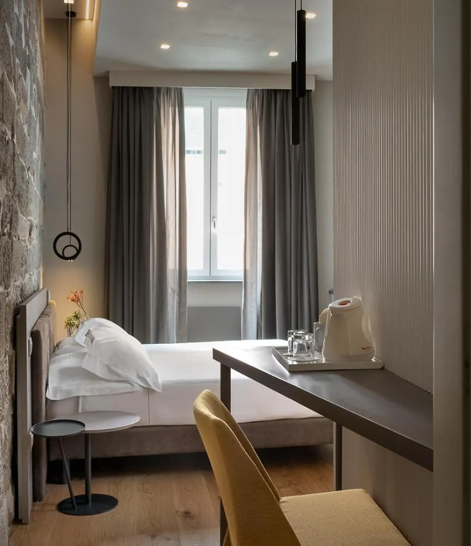 Hotel Ilaria Lucca 4*,  Italy