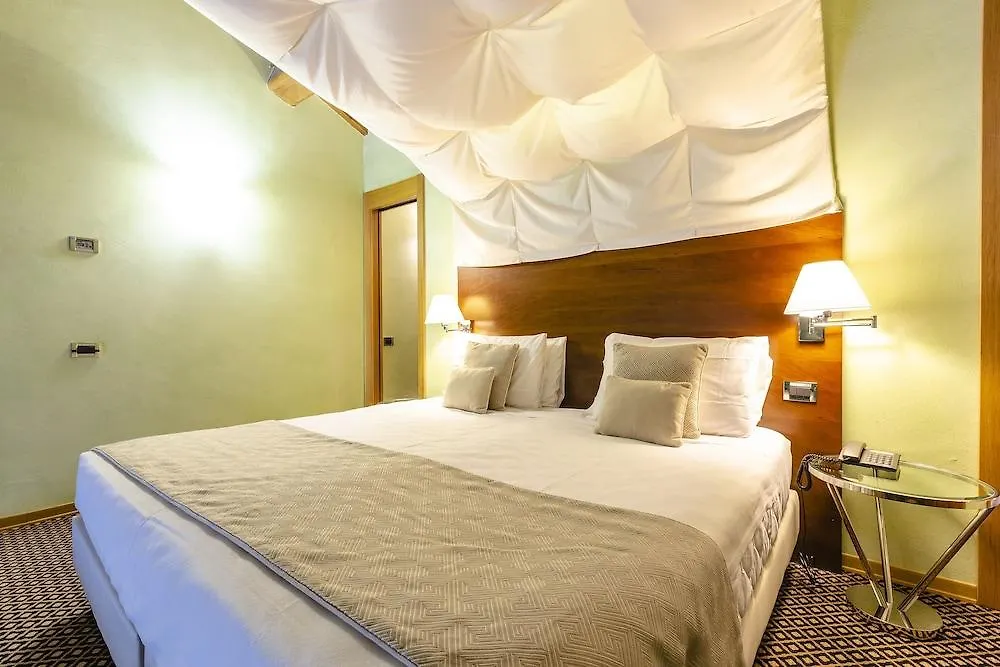 Hotel Ilaria Lucca 4*,  Italy